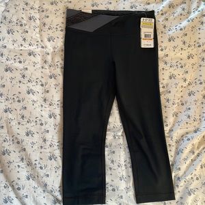 Under armor women’s skinny fitted workout legging crop